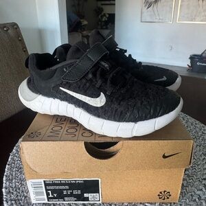 Nike Kids Black Knit Sneakers with White Sole